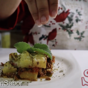 Pastel de papa relleno de carne de soya texturizada